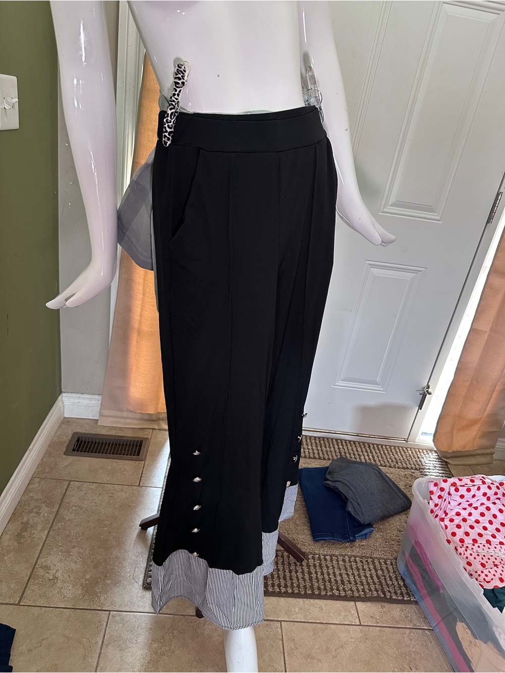SHEIN Black Polyester Top with Crew Neck